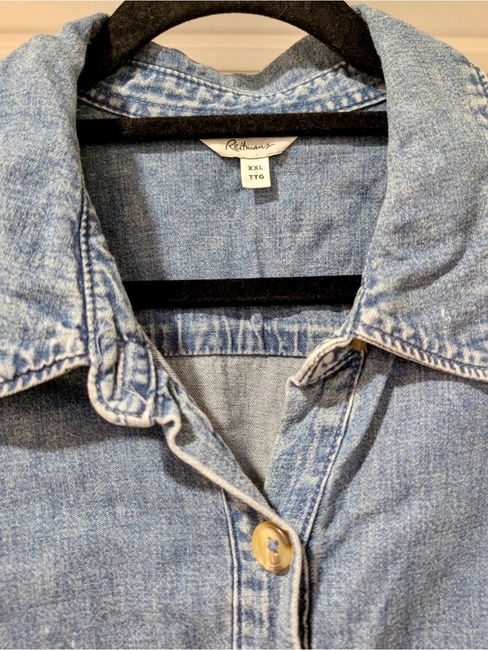 REITMANS - DENIM DRESS - BUTTON DOWN WITH ELASTICIZED CINCHED WAIST - Picture 2 of 4